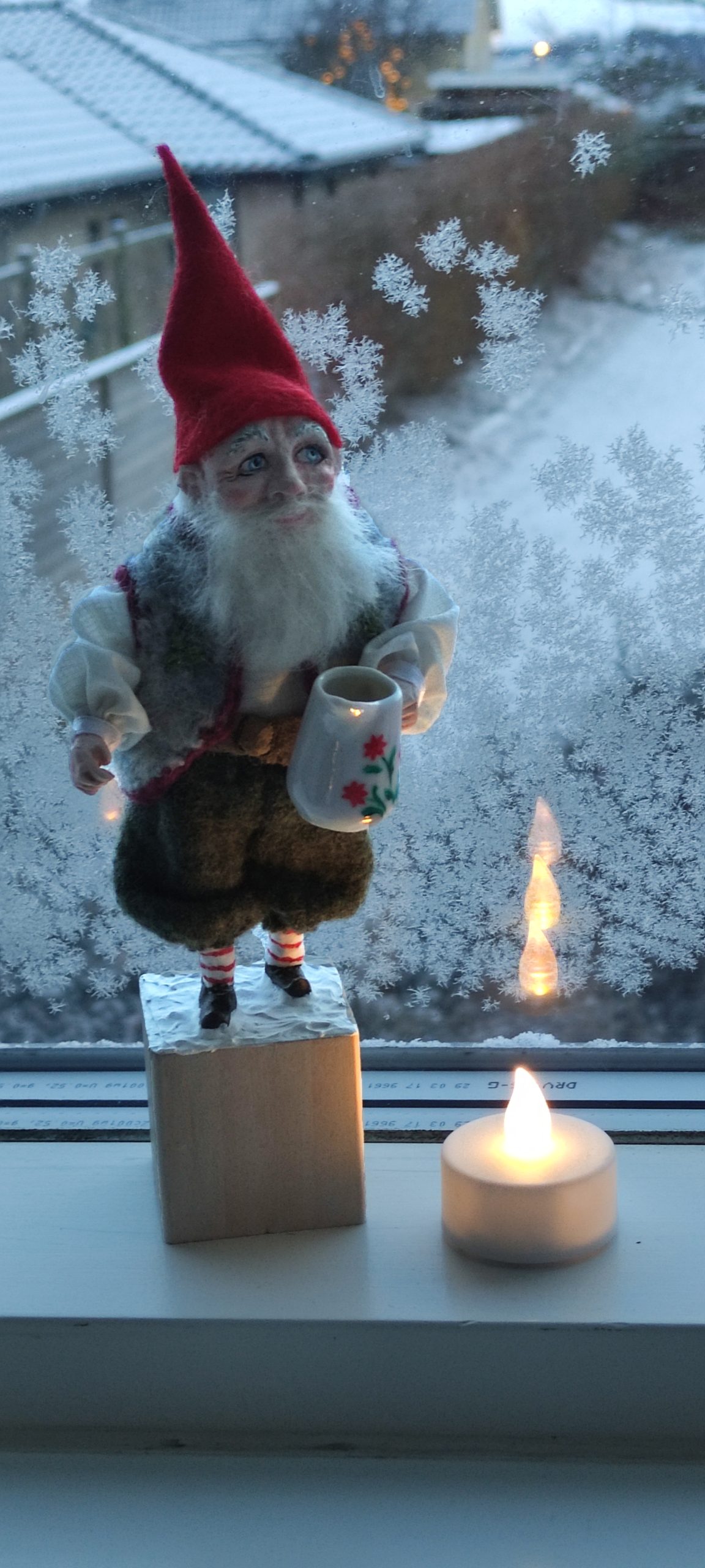 Dansk nisse med varm mælk